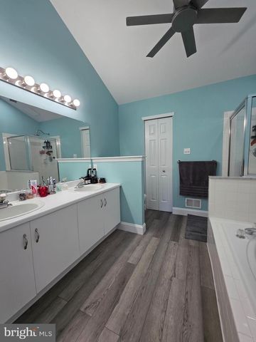 15 CONGRESS CIR, Medford, NJ 08055