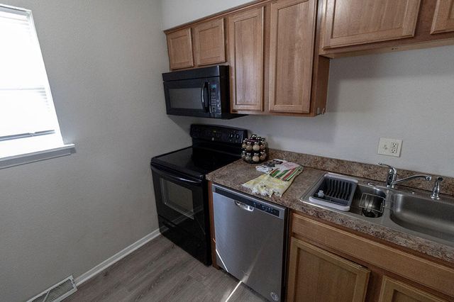 201 N WEST BLVD, Columbia, MO 65203