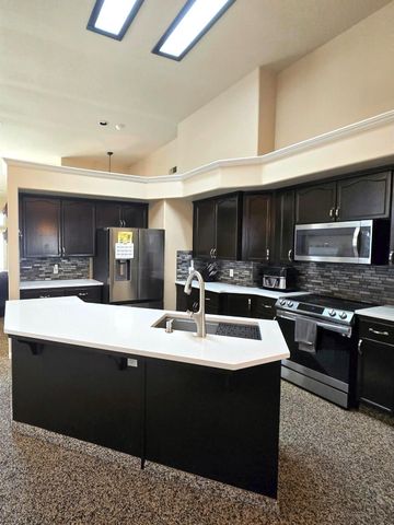 2230 E Ryan Avenue, Fresno, CA 93720
