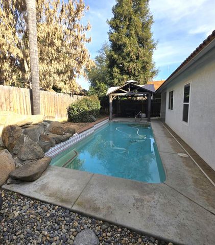 2230 E Ryan Avenue, Fresno, CA 93720