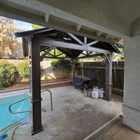 2230 E Ryan Avenue, Fresno, CA 93720