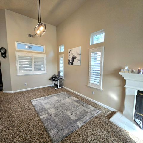 2230 E Ryan Avenue, Fresno, CA 93720