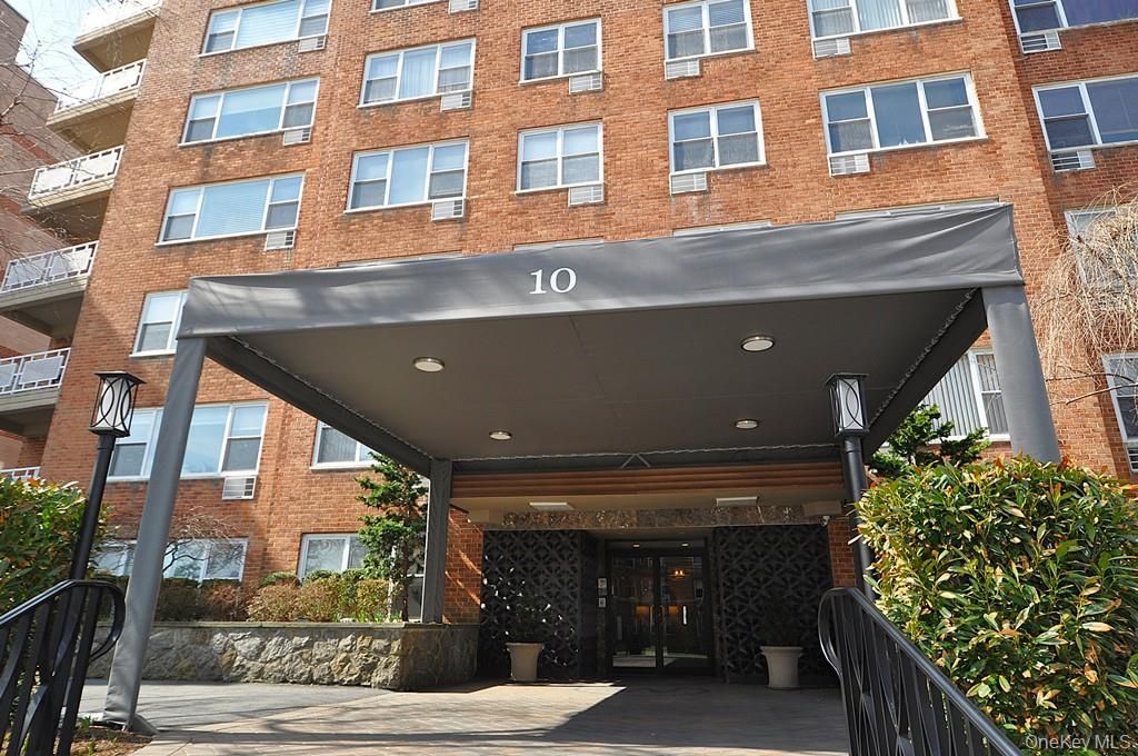 10 Old Mamaroneck Road 2A, White Plains, NY 10605 — photo 2