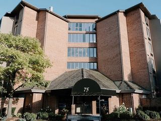 75 Kristin Circle 126, Schaumburg, IL 60195