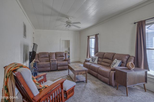 2912 E 9th Street, Joplin, MO 64801