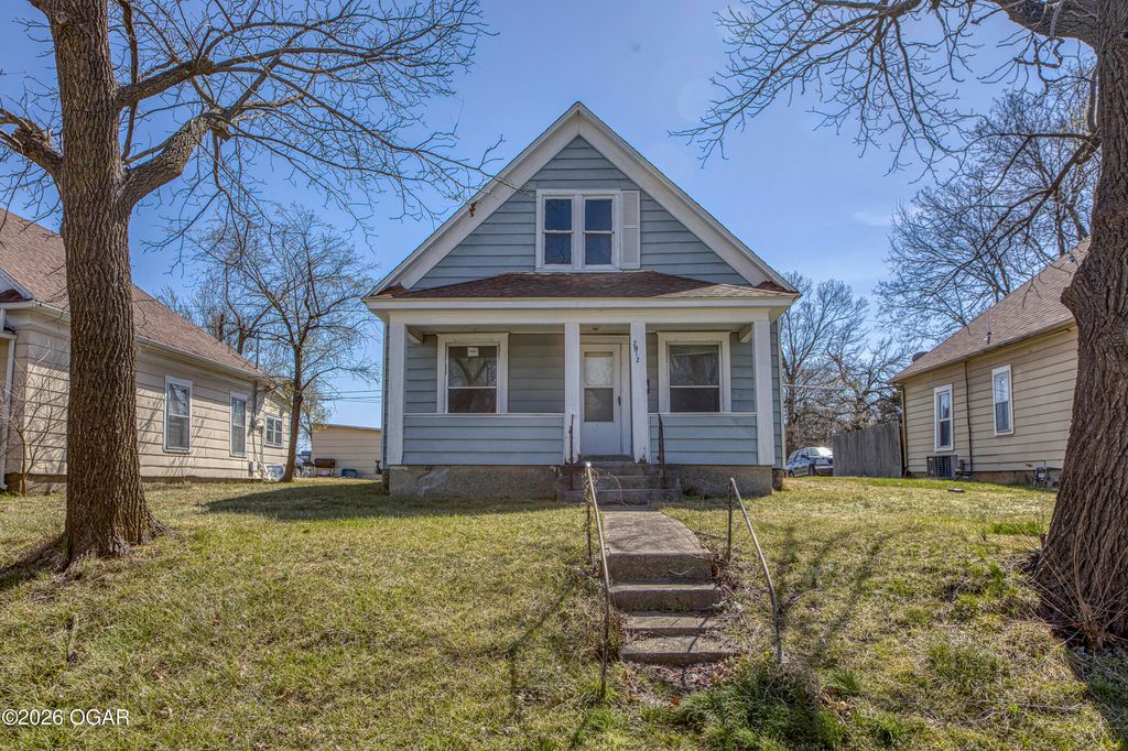 2912 E 9th Street, Joplin, MO 64801