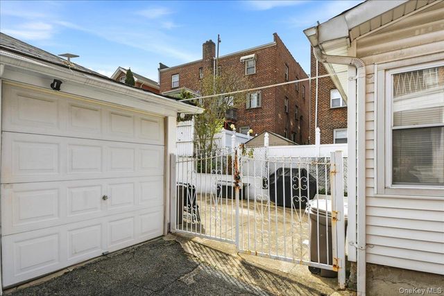 2042 Bogart Avenue, Bronx, NY 10462