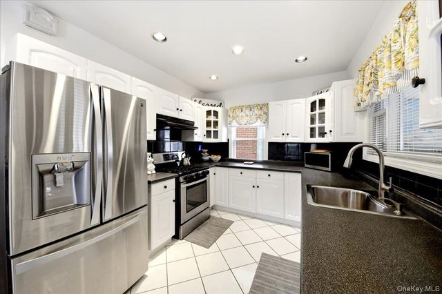 2042 Bogart Avenue, Bronx, NY 10462