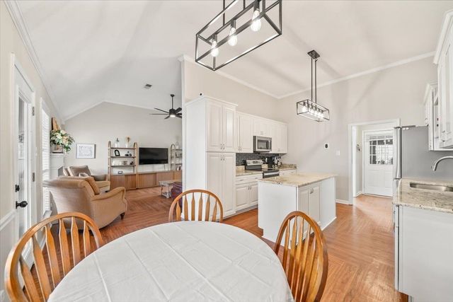 240 LAKEWOOD DR, Oakland, TN 38060