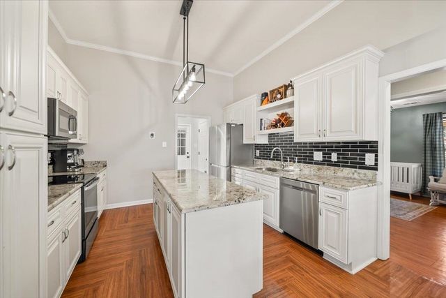 240 LAKEWOOD DR, Oakland, TN 38060