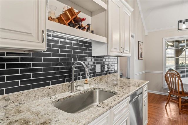 240 LAKEWOOD DR, Oakland, TN 38060