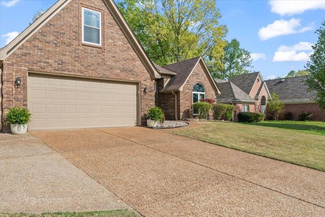 240 LAKEWOOD DR, Oakland, TN 38060