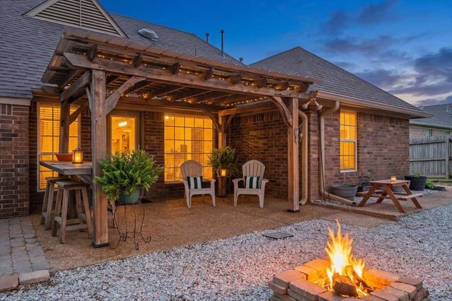 240 LAKEWOOD DR, Oakland, TN 38060