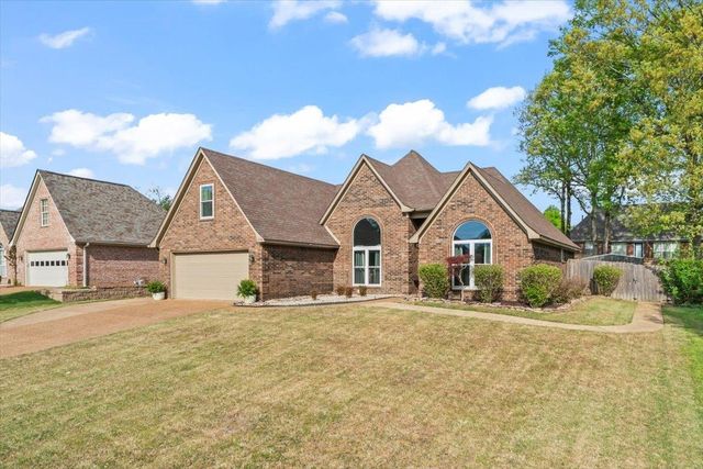 240 LAKEWOOD DR, Oakland, TN 38060