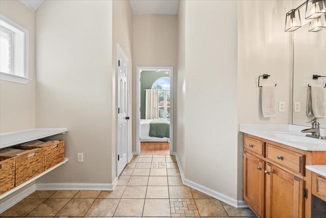 240 LAKEWOOD DR, Oakland, TN 38060