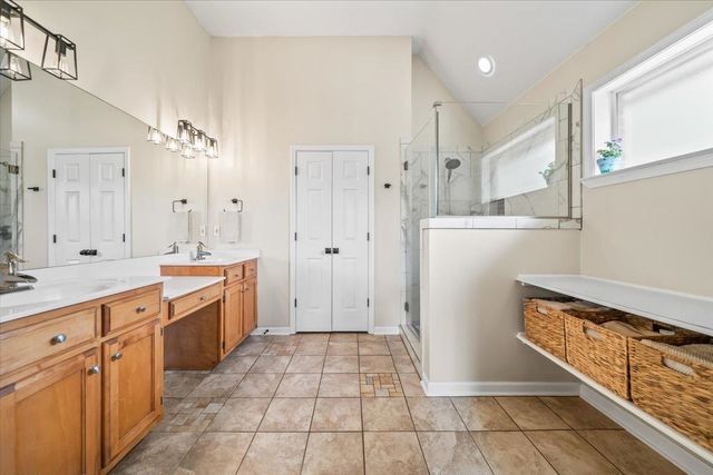 240 LAKEWOOD DR, Oakland, TN 38060