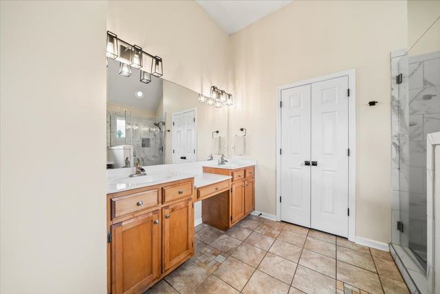 240 LAKEWOOD DR, Oakland, TN 38060