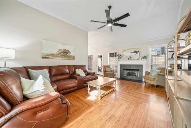 240 LAKEWOOD DR, Oakland, TN 38060