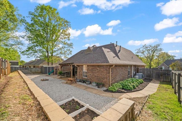 240 LAKEWOOD DR, Oakland, TN 38060