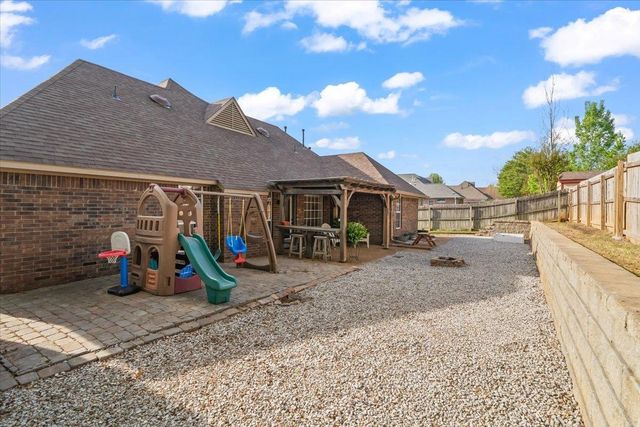 240 LAKEWOOD DR, Oakland, TN 38060