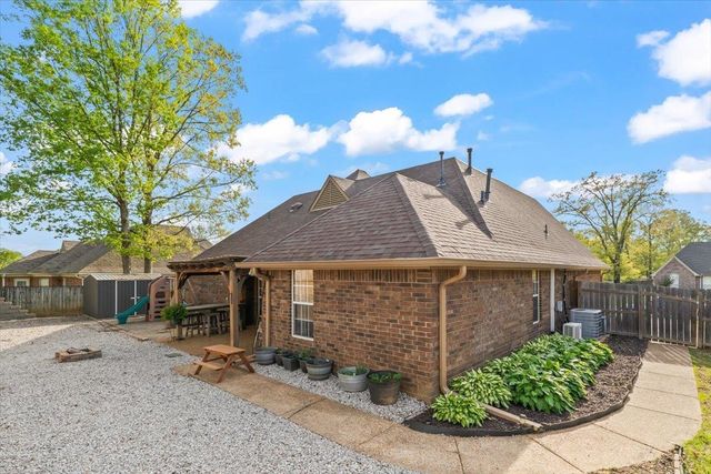 240 LAKEWOOD DR, Oakland, TN 38060
