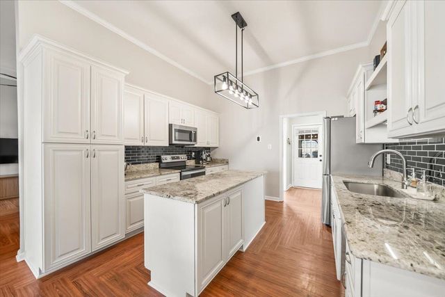 240 LAKEWOOD DR, Oakland, TN 38060