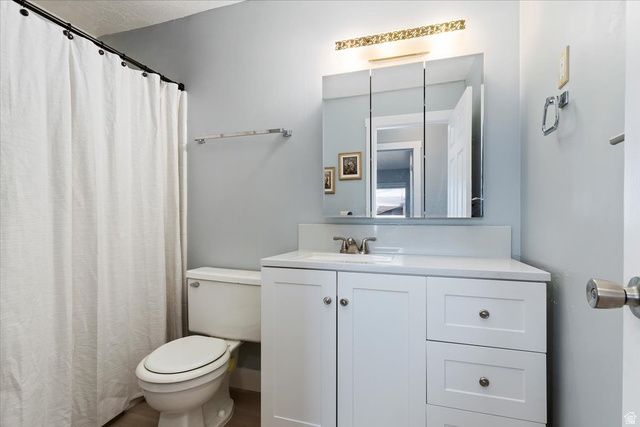 8931 S QUAIL HOLLOW DR, Sandy, UT 84093