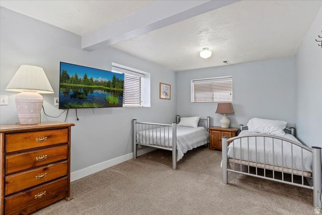 8931 S QUAIL HOLLOW DR, Sandy, UT 84093