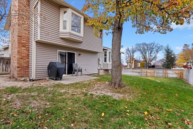 8931 S QUAIL HOLLOW DR, Sandy, UT 84093