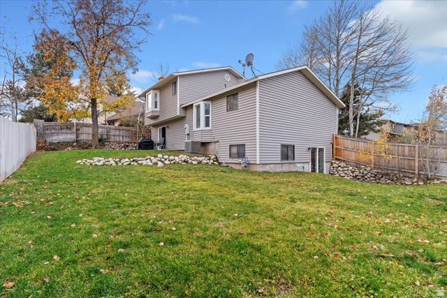 8931 S QUAIL HOLLOW DR, Sandy, UT 84093