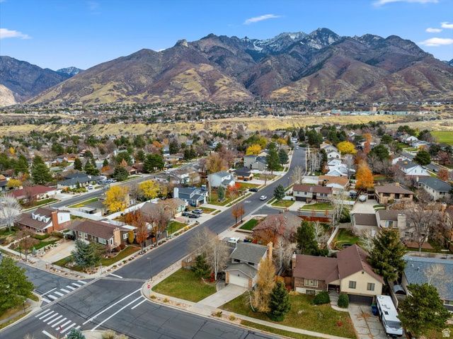 8931 S QUAIL HOLLOW DR, Sandy, UT 84093