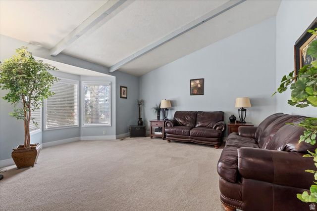 8931 S QUAIL HOLLOW DR, Sandy, UT 84093