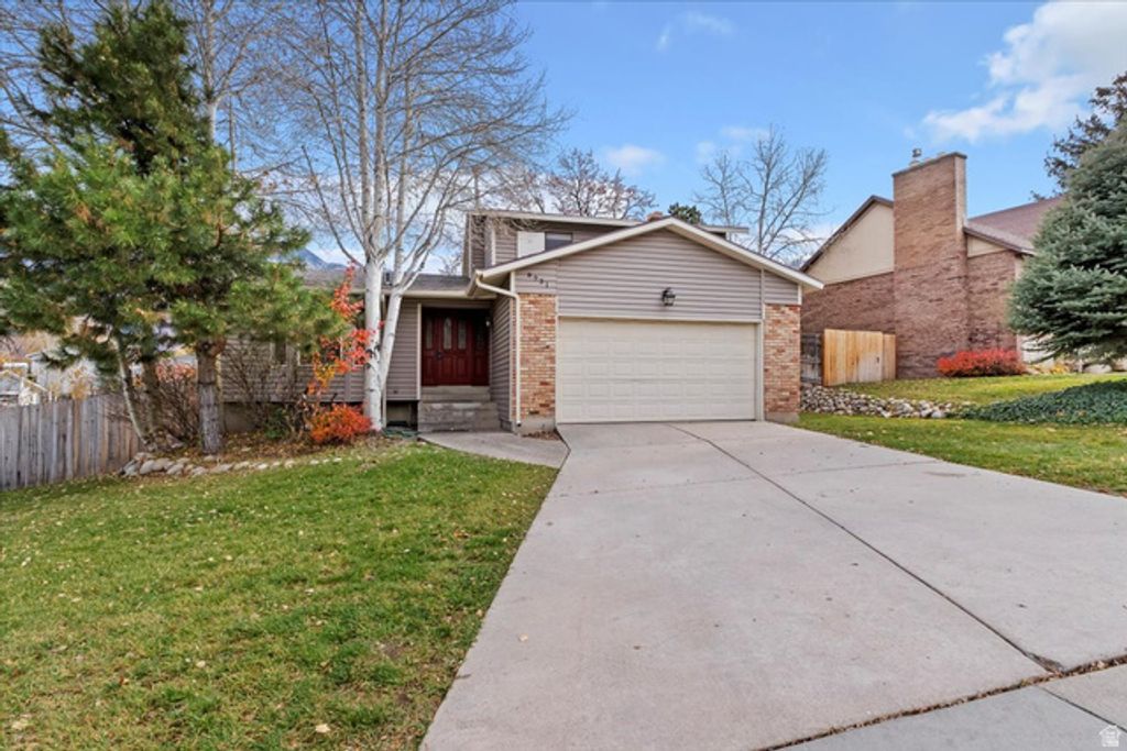 8931 S QUAIL HOLLOW DR, Sandy, UT 84093