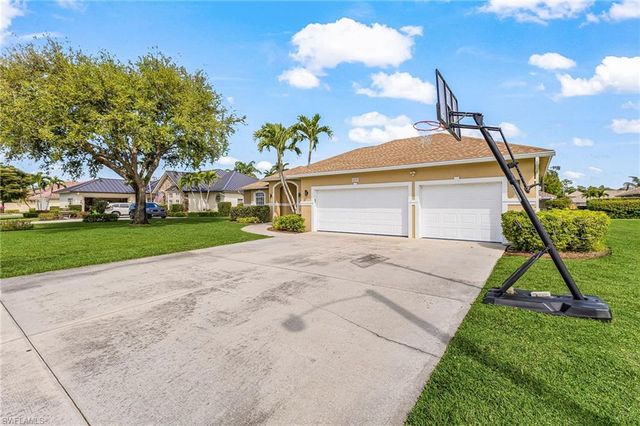 2031 Teagarden LN, Naples, FL 34110