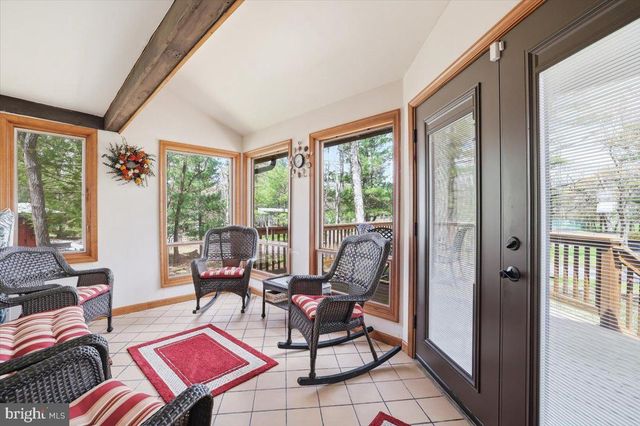 15 HAZARD RUN RD, Lake Harmony, PA 18624