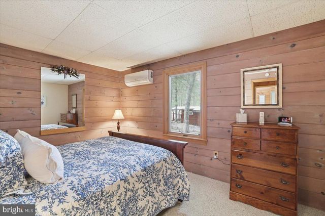15 HAZARD RUN RD, Lake Harmony, PA 18624