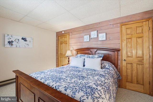 15 HAZARD RUN RD, Lake Harmony, PA 18624