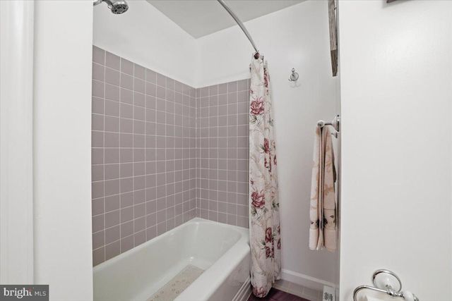 15 HAZARD RUN RD, Lake Harmony, PA 18624