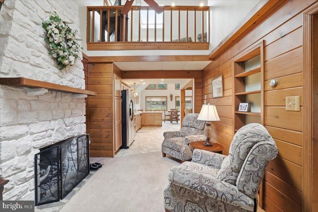 15 HAZARD RUN RD, Lake Harmony, PA 18624