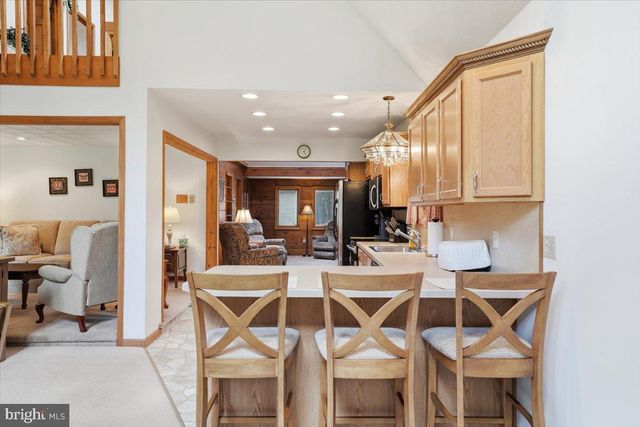 15 HAZARD RUN RD, Lake Harmony, PA 18624