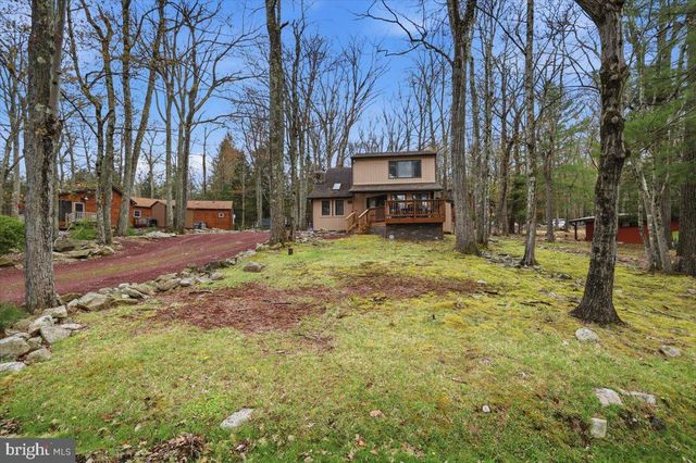 15 HAZARD RUN RD, Lake Harmony, PA 18624