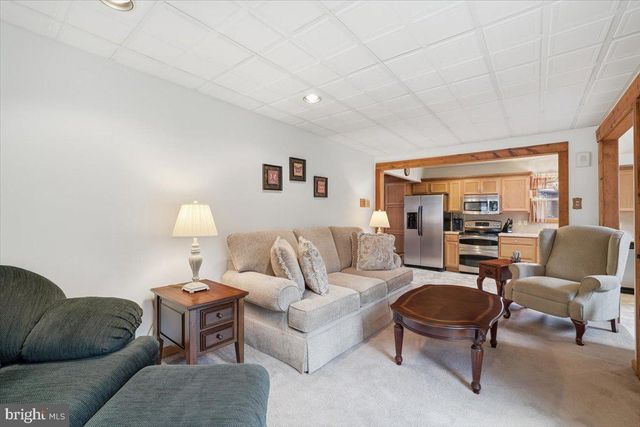 15 HAZARD RUN RD, Lake Harmony, PA 18624