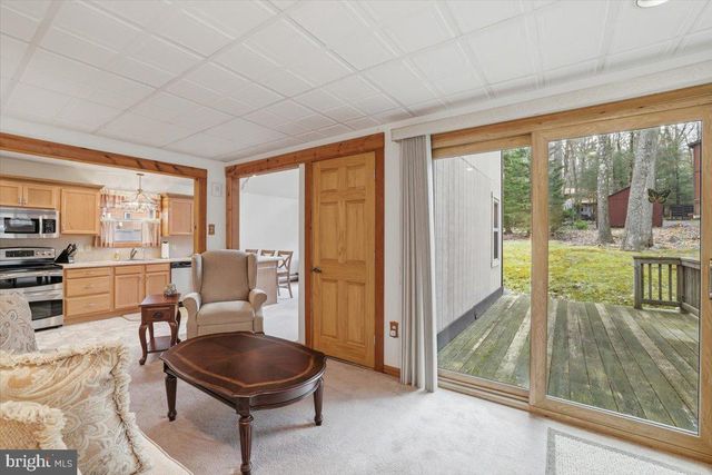 15 HAZARD RUN RD, Lake Harmony, PA 18624