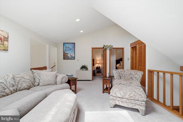 15 HAZARD RUN RD, Lake Harmony, PA 18624