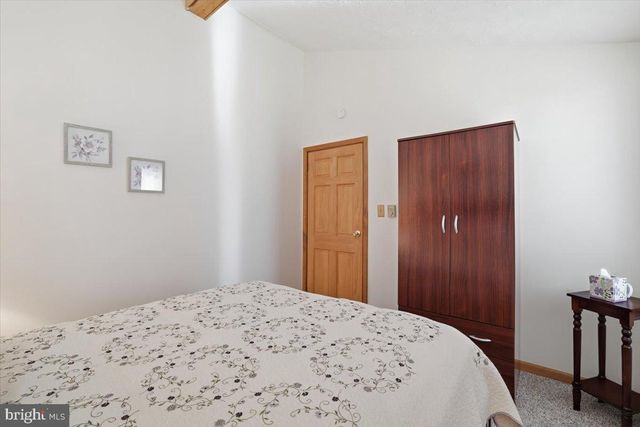 15 HAZARD RUN RD, Lake Harmony, PA 18624