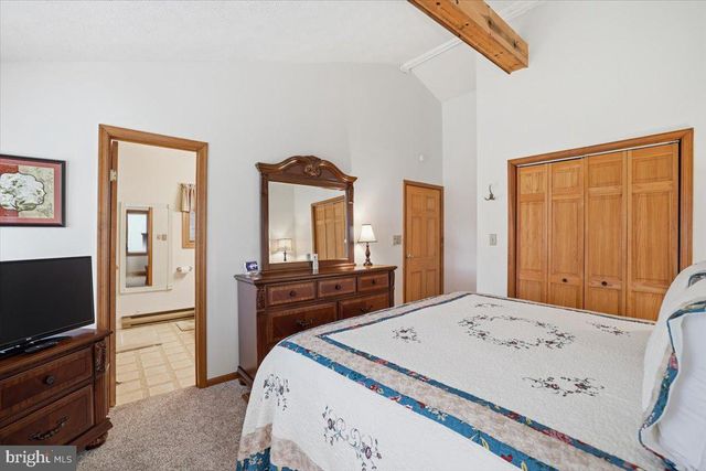 15 HAZARD RUN RD, Lake Harmony, PA 18624