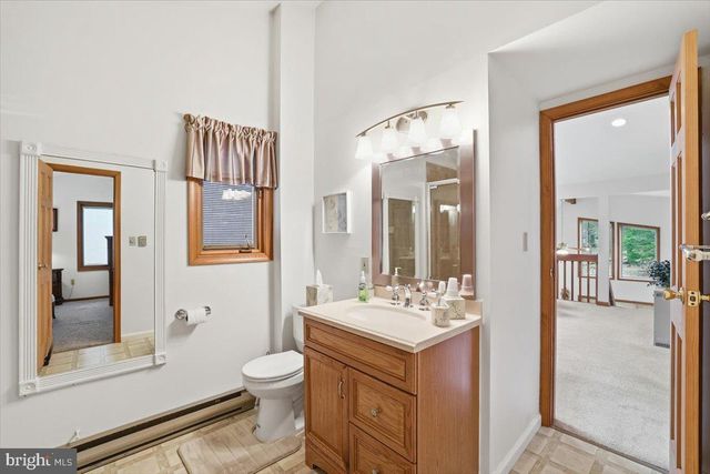15 HAZARD RUN RD, Lake Harmony, PA 18624