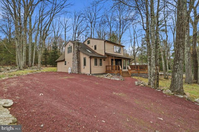 15 HAZARD RUN RD, Lake Harmony, PA 18624