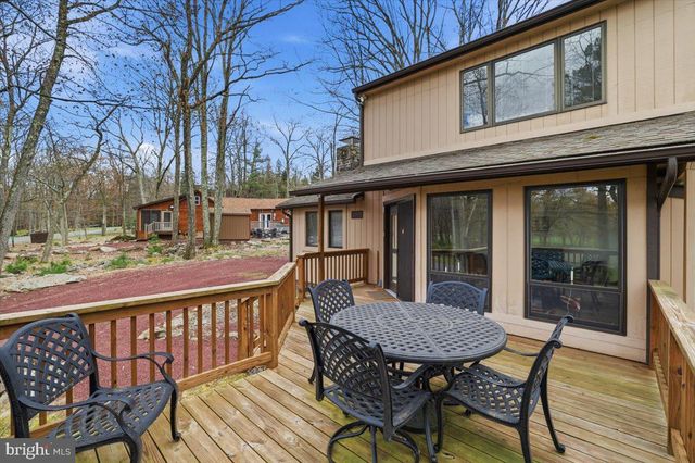 15 HAZARD RUN RD, Lake Harmony, PA 18624