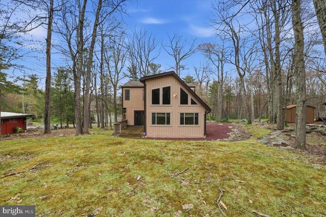 15 HAZARD RUN RD, Lake Harmony, PA 18624